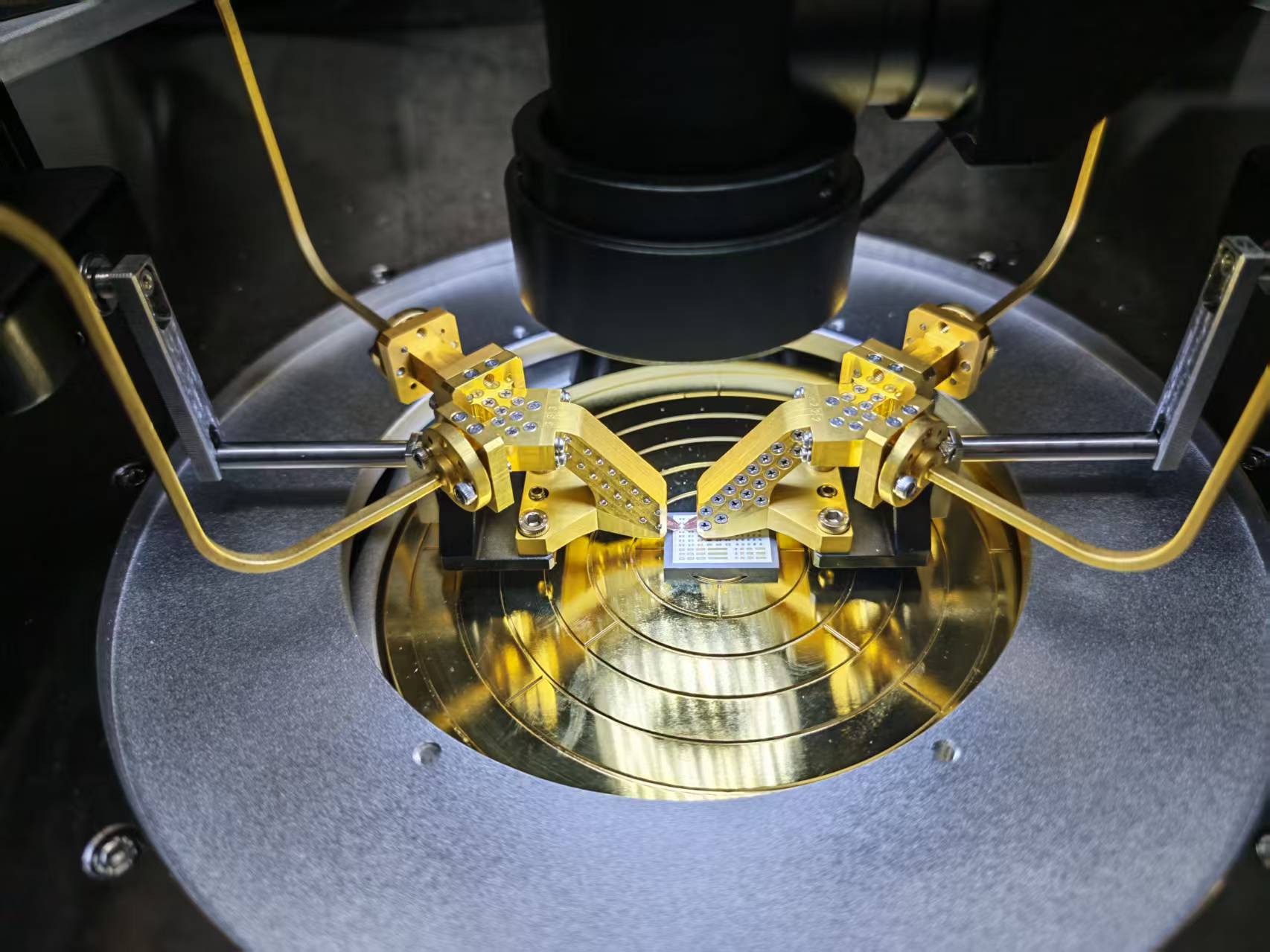 Difference Waveguide Probe